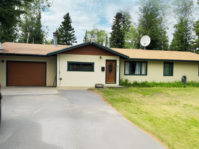 Building Photo - Charming Fully Furnished 3 Bedroom, 1.5 Bath Home – Dog Friendly!