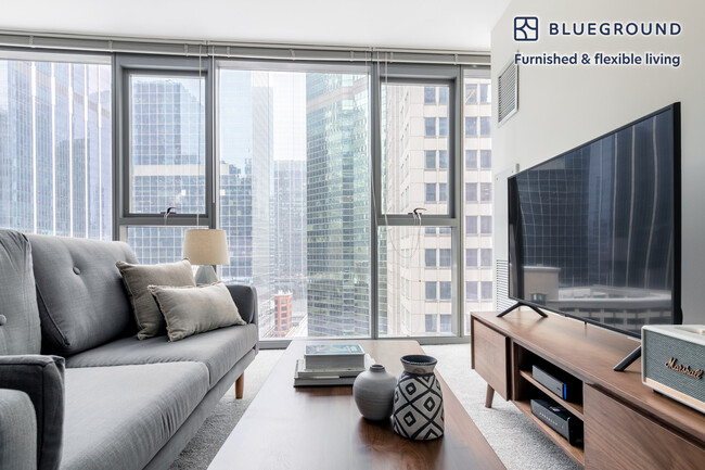 Building Photo - 210 N Wells St Rental