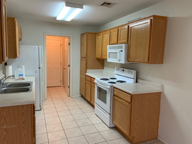 Kitchen - 1205 Lockheed St Townhome