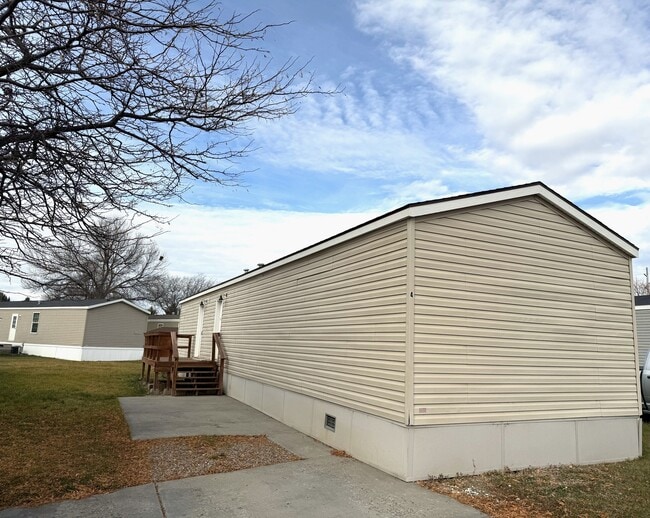 Building Photo - 4 Northglen Dr