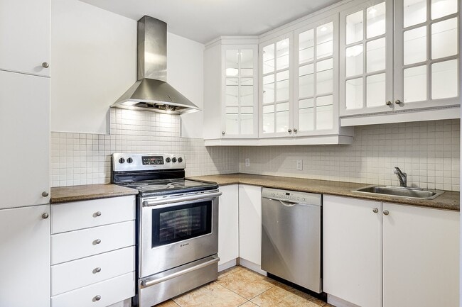 Building Photo - 1500 Pine Ave W Unit 401