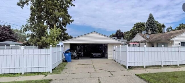 Photo - 8405 Robindale Ave