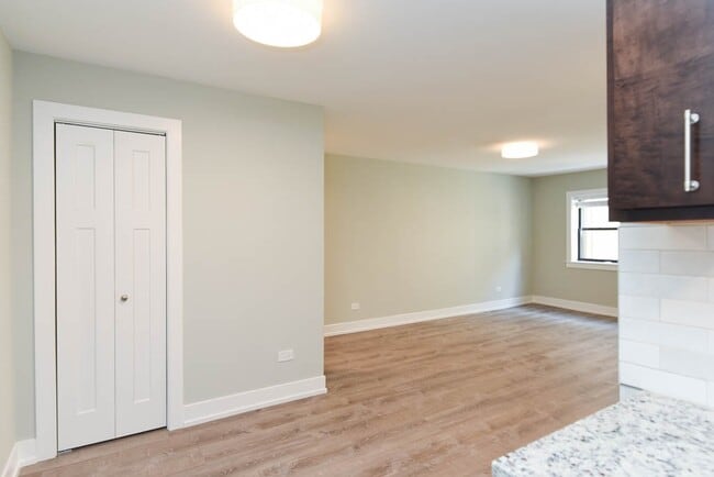 Photo - 450 W Barry Ave Unit 133