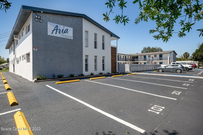 Building Photo - 115 Seminole Ave W Unit 103