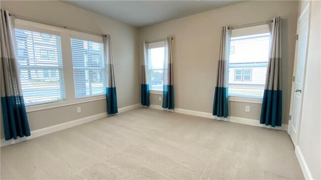 Photo - 1040 Knoxboro Ln
