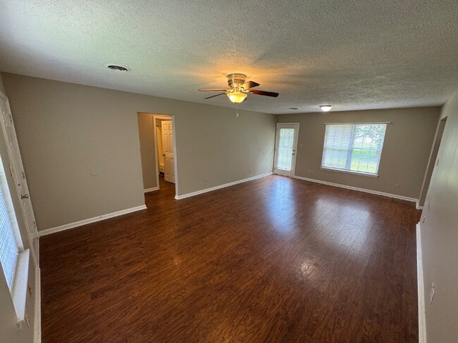 Photo - 415 Eddy St