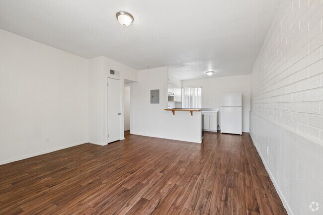 2BR, 1BA - 715SF - Living Room
