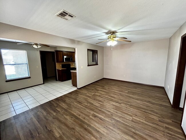 Photo - 138 Barrett Pl