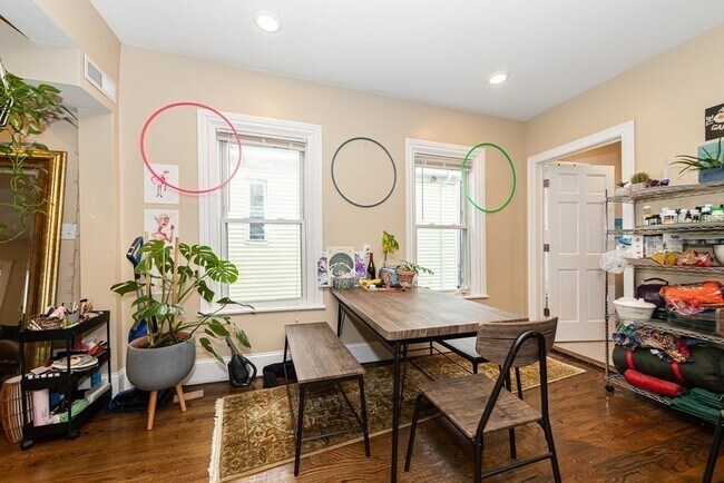 Photo - 1564 Tremont St