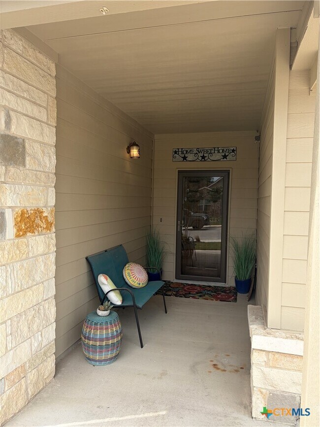 Photo - 1100 RIVER WOOD