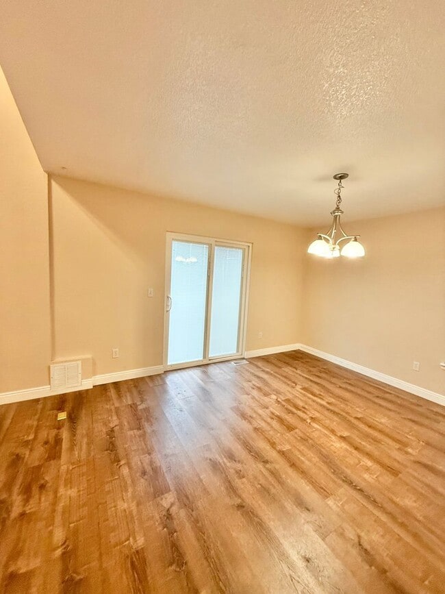 Photo - Cozy 3-bed, 2.5-bath home in desirable Stetson Ridge.
