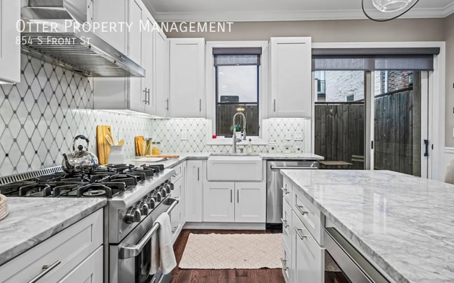 Photo - 854 S Front St