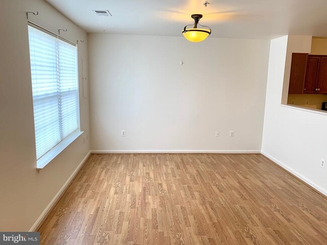 Photo - 5006 Croydon Terrace