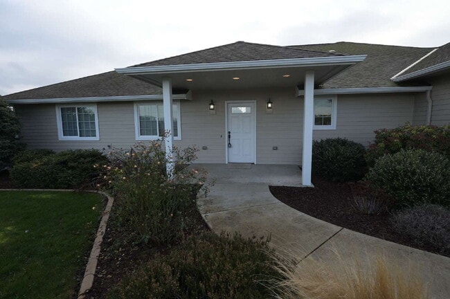 Photo - Modern & comfortable home in a country setting on 1 acre in Sequim