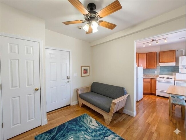 Building Photo - 1056 Cambridge St Unit 3 F