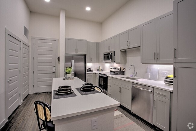 Building Photo - Ross + Peak Rental