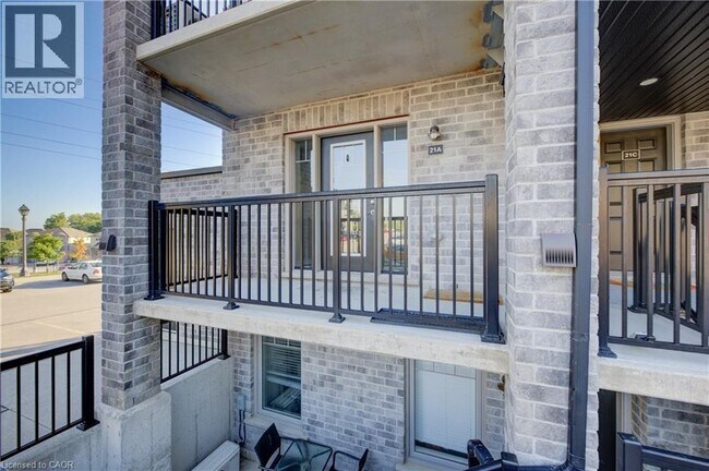 Photo - 1989 Ottawa Street S