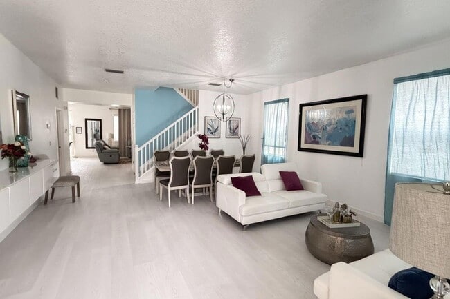 Photo - 645 Kettering Rd