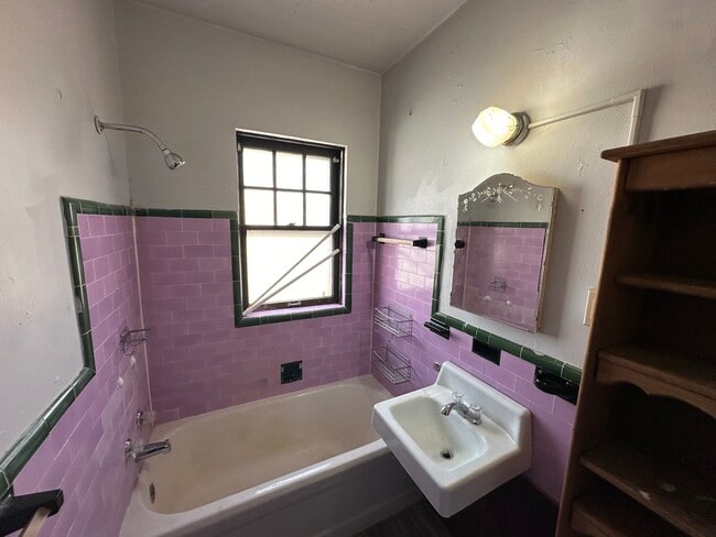 Photo - 210-202 Walnut-