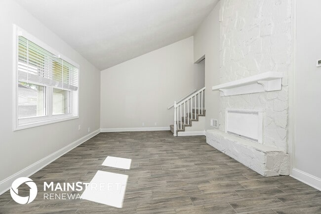 Photo - 589 Springmont Blvd