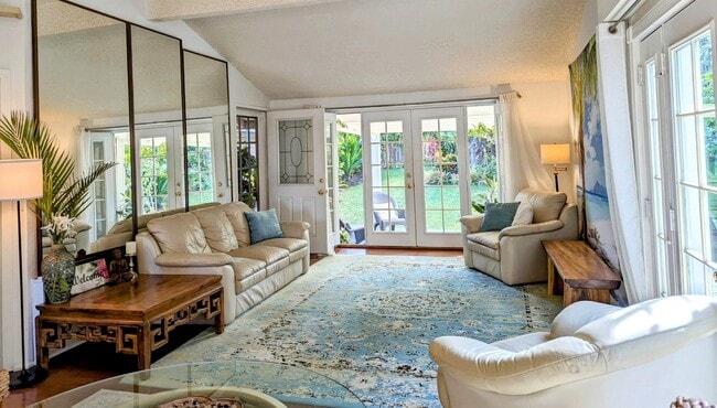 Building Photo - 1120 Maohu St