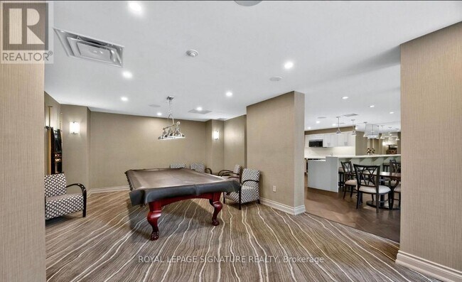 Photo - 7250 Yonge St