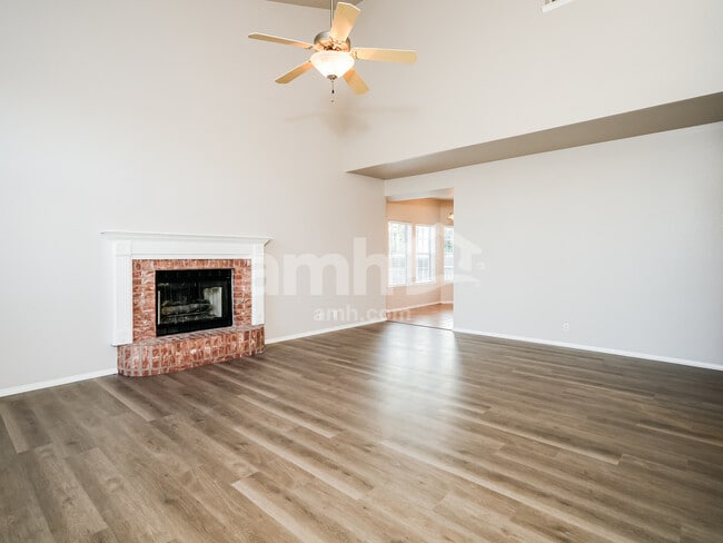 Photo - 104 E Helena St