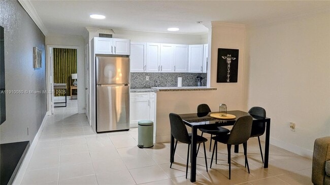 Building Photo - 3855 SW 79th Ave Unit 47