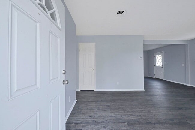 Photo - 2137 Toni St