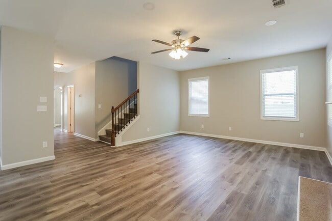 Photo - 370 Brannigan Ct