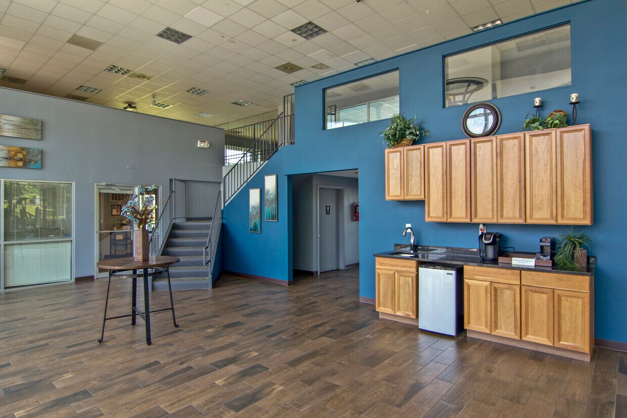 Photo - Lakeshore Drive Apartment Homes