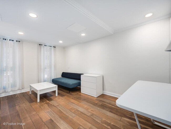 Photo - 21 W Goethe St Unit 2D