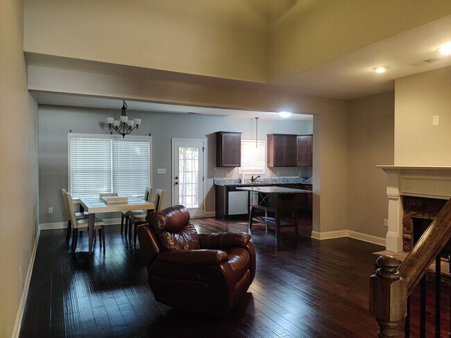 Photo - 2070 Blackstone Way