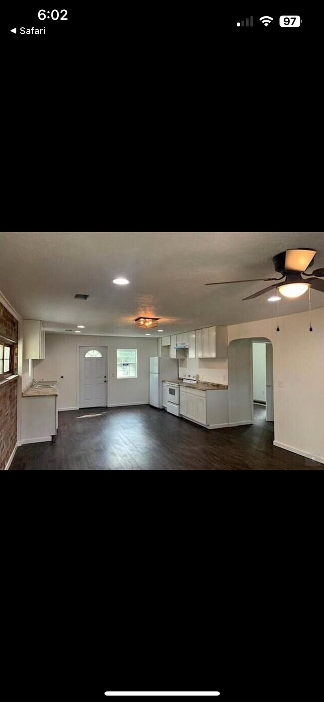 Photo - 1586 Lee Beard Way