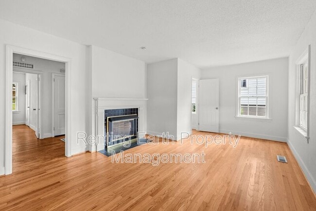 Photo - 905 7th St W