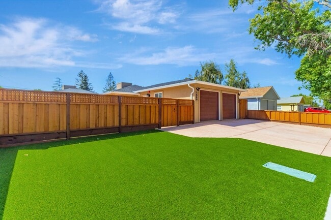 Photo - 1958 Woodside Rd