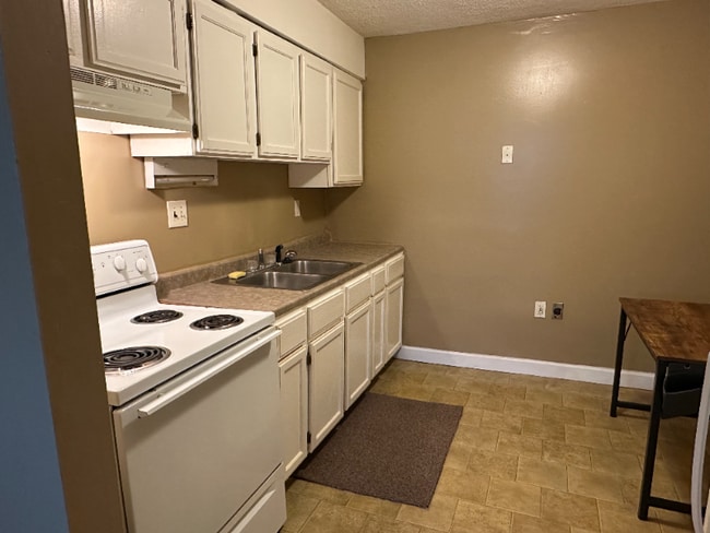 Photo - 1392 Summit St