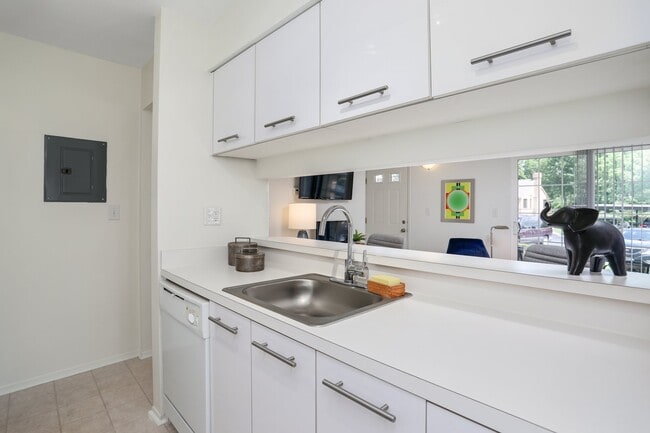Photo - Saddle Creek Apartments