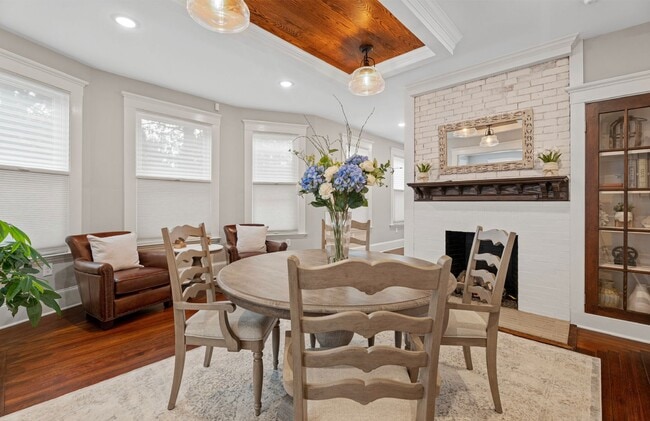 Building Photo - Beautifully Furnished 2 Bedroom Apartment Unit Red Cross Haven
