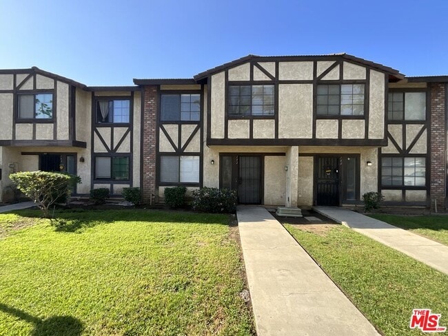 Building Photo - 142 E Merrill Ave