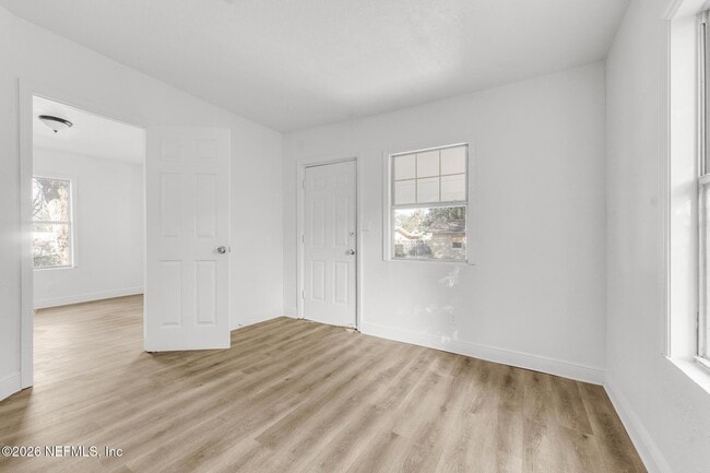 Photo - 2816 Mars St