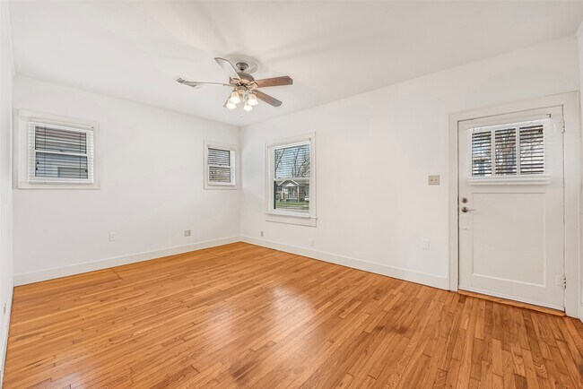 Photo - 128 E 23rd St