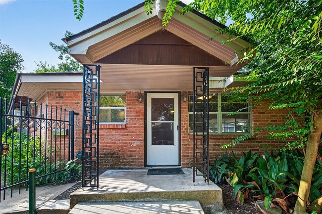 Photo - 4628 Roseneath Dr