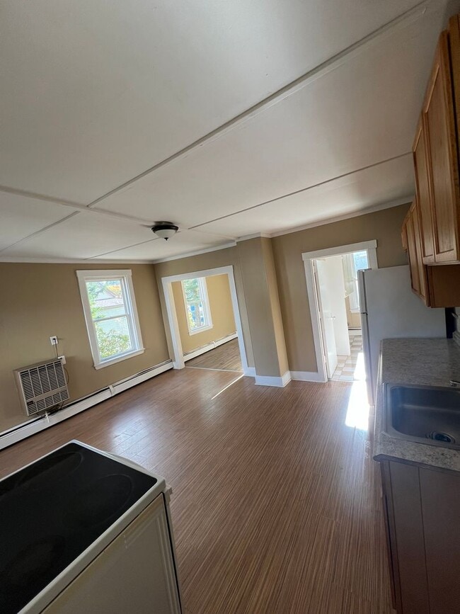 Photo - 9 Burrill St Unidad Apt 3
