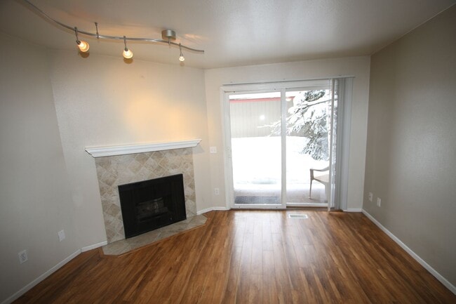 Building Photo - 1 Bedroom with a 1 car garage! Rental