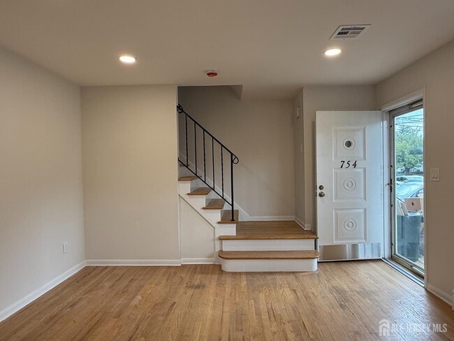 754 Walnut St
