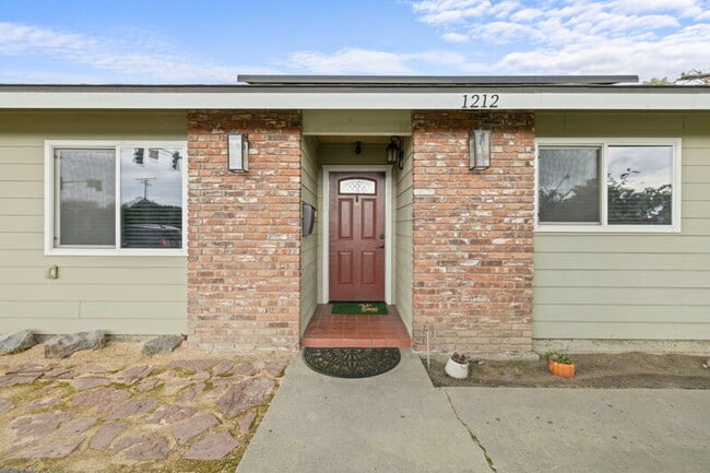 Photo - 1212 S Demaree St