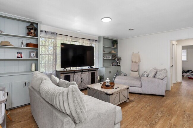 Photo - 1406 Russell Ave