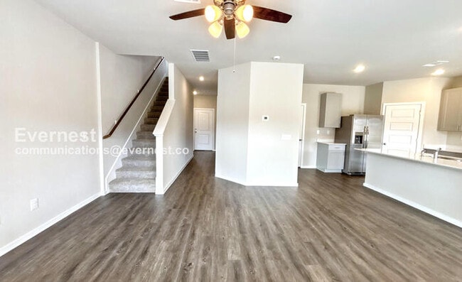 Photo - 5923 Hollyhock Ln