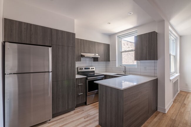 Building Photo - 2105 Rue Chomedey Unit 26